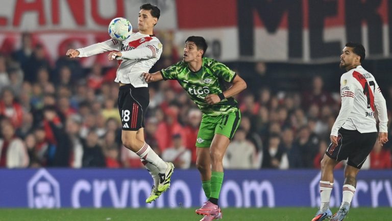 River sobrevive a un durísimo Libertad y avanza en penales a los cuartos de final de la Copa Libertadores