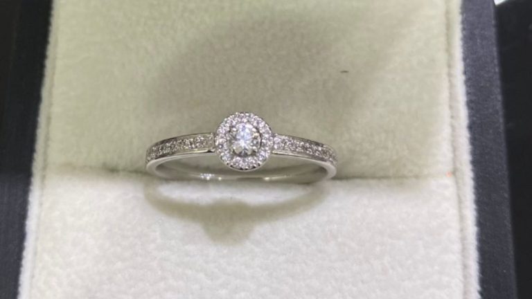 Se hizo viral: Abogado ofrece recompensa por el anillo de compromiso perdido de su novia