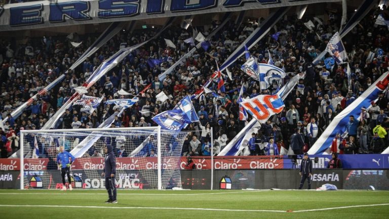 Tras disputar solamente un partido: La UC confirma que hinchas destruyeron asientos en el Claro Arena