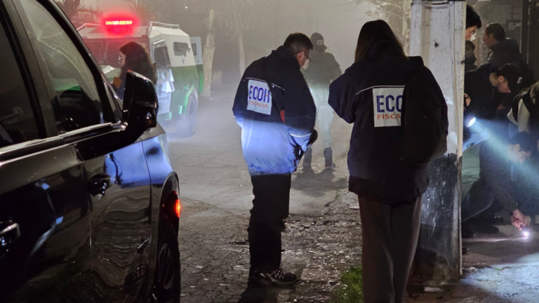 Hombre fue atacado a tiros en plena vía pública en La Pintana: Se encuentra en riesgo vital