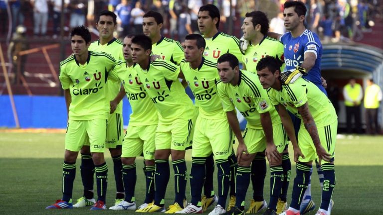 Vuelve el amarillo: La U presentó su tercera camiseta con un guiño al pasado