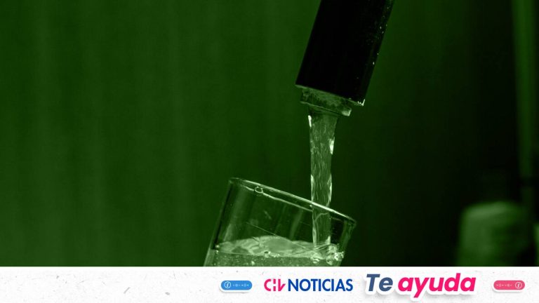 ¿Estás sin agua en tu casa? Anuncian horarios de reposición por cortes de suministro en Santiago