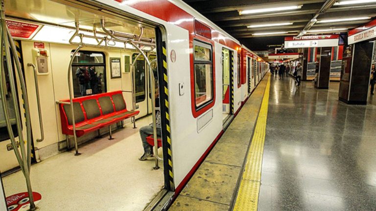 Metro de Santiago informa cierre de estación de línea 1 por emanación de gas