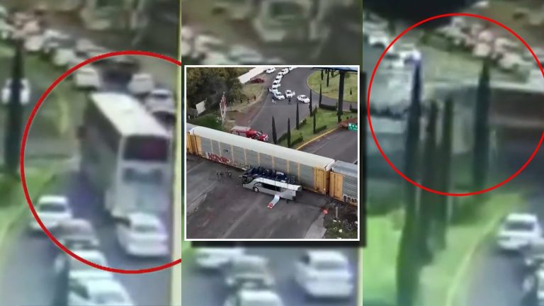 VIDEO | Tren embiste y parte a la mitad un bus con pasajeros en México: Hay 10 muertos