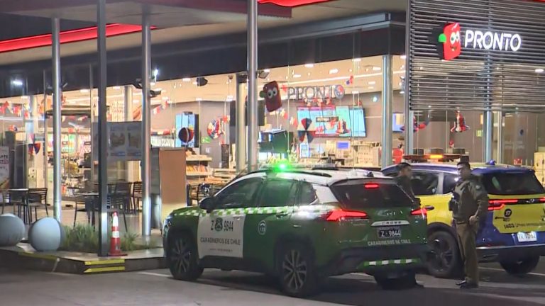 Delincuentes armados asaltaron tienda de servicentro en Vitacura