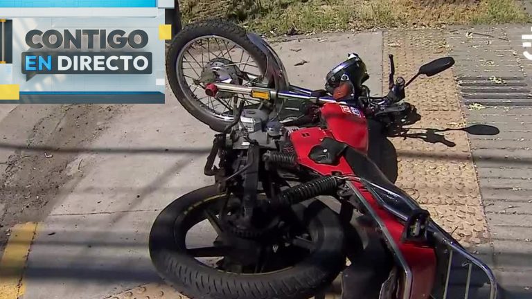 Choque entre dos motos dejó un herido en Macul: Conductor no respetó disco pare