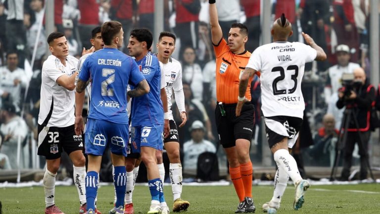 “No hubo incidentes”: Informe del árbitro del Superclásico no mencionó muerte de hincha de Colo Colo