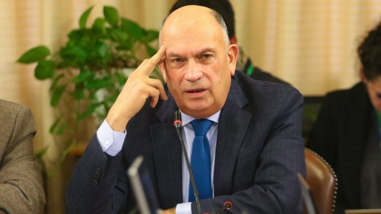 Corte aceptó solicitud desafuero del diputado Sergio Bobadilla tras querella por presuntas injurias