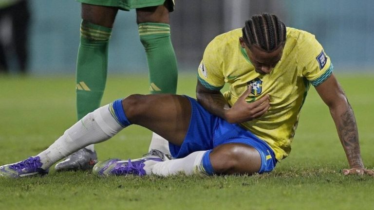 Joao Pedro acusó un golpe y vomitó en pleno partido de Brasil ante Chile