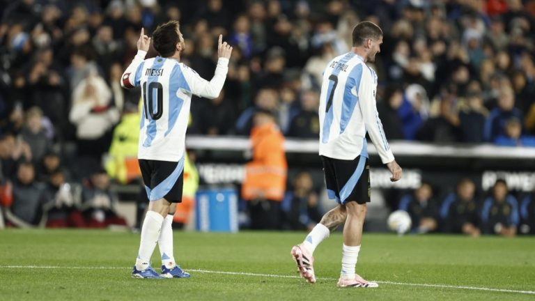 Argentina derrotó a Venezuela con doblete de Messi en su último partido de local por la selección