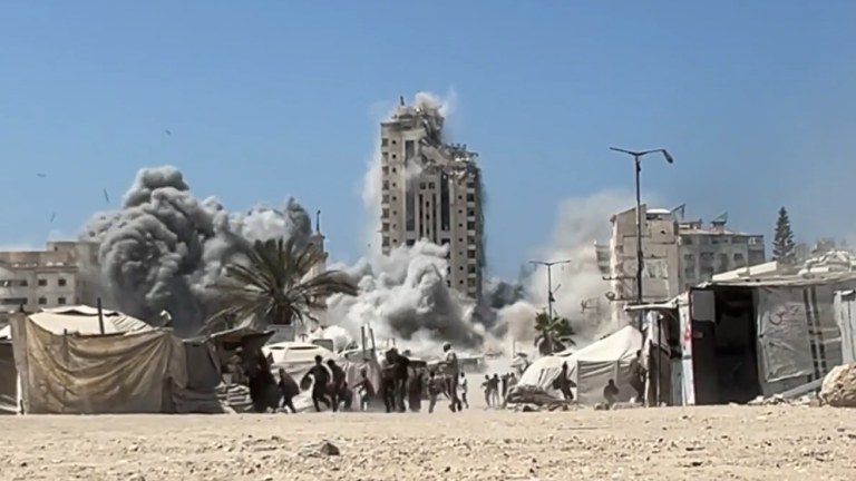 Israel bombardeó edificio residencial en Gaza: Acusaron que era un centro de operaciones de Hamas