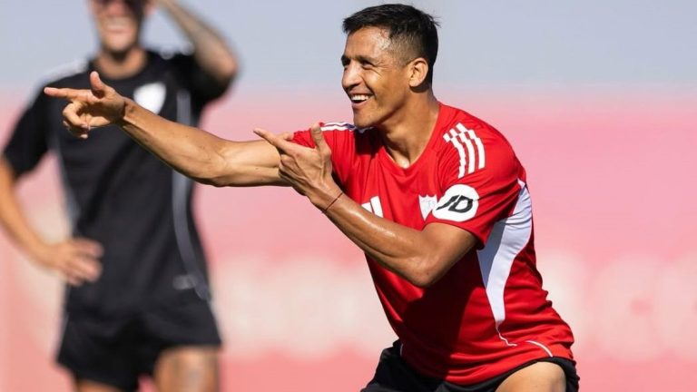 “Quiere ganar”: Matías Almeyda, DT del Sevilla, defiende fichaje de Alexis Sánchez con potente frase