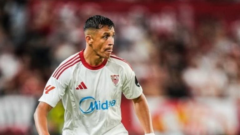 ¡Con aplaudida asistencia! Alexis Sánchez debuta con la camiseta del Sevilla
