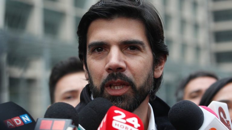 SII se querelló contra Joaquín Lavín León por presuntos delitos tributarios reiterados