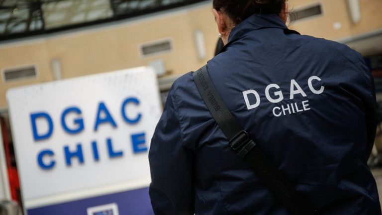 Avioneta cayó al interior de condominio en la región de O'Higgins: Hay cuatro lesionados