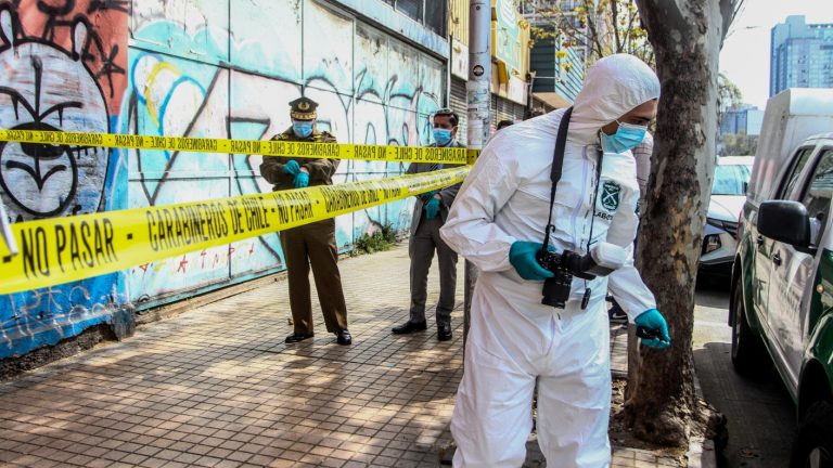 Carabineros llama a retiro al jefe del Laboratorio de Criminalística tras robo sufrido en unidad policial
