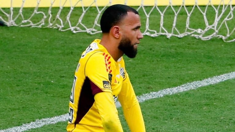 Conmoción: Futbolista denunció que hinchas acosaron a su hija de 13 años en Brasil