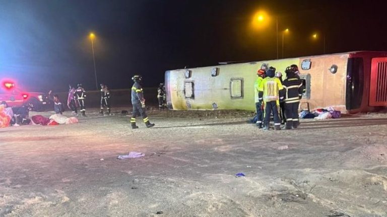 Volcamiento de bus dejó tres muertos en Ruta 5 Norte a la altura de Copiapó