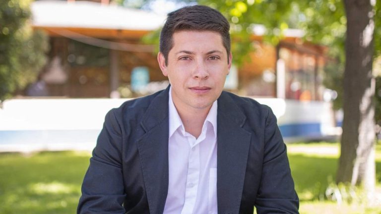 “Errar es humano”: Alcalde de Vichuquén es detenido ebrio en auto municipal tras evadir fiscalización