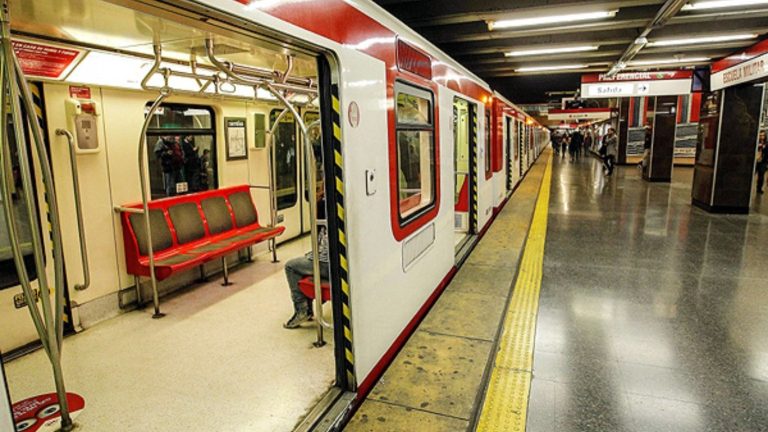 Caótica mañana por cierre de 4 estaciones de Línea 1 de Metro: Ya están todas operativas