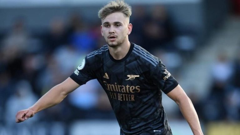 Chocó contra un muro: Joven futbolista queda hospitalizado tras colisión y genera remezón en Europa