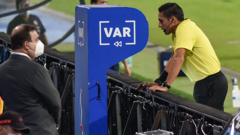 Tarjeta verde y rol clave de entrenadores: Así funciona el innovador VAR en el Mundial Sub 20