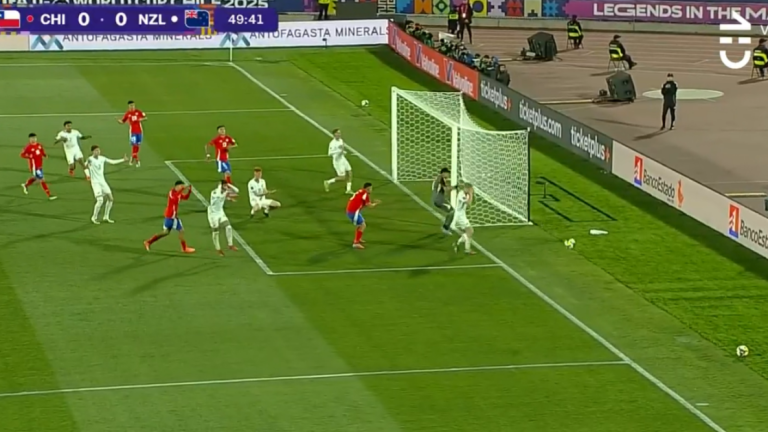 ¡Monumental! Sebastián Mella tuvo una espectacular doble atajada para salvar a Chile Sub 20