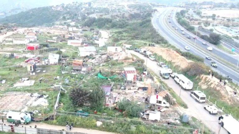 Máxima tensión en desalojo de toma en Quilpué: 140 viviendas serán demolidas