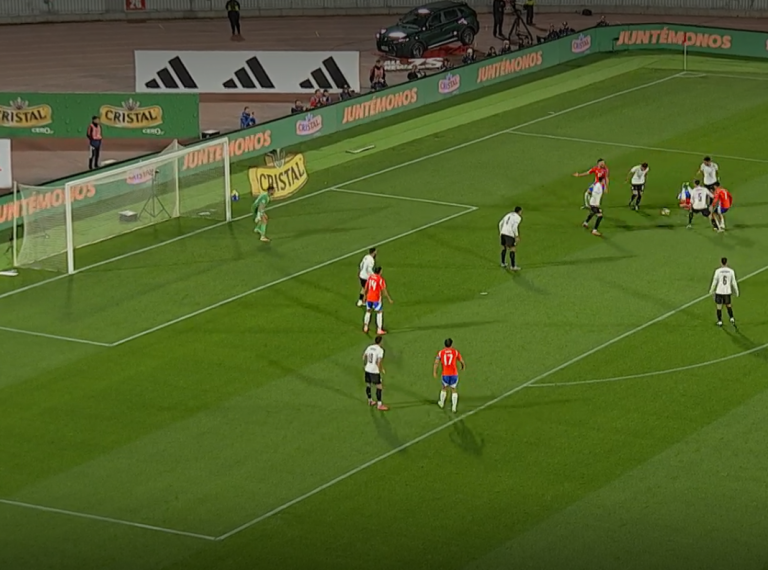 Todo Chile pidió penal ante Uruguay y luego Rodrigo Echeverría casi clavó un golazo