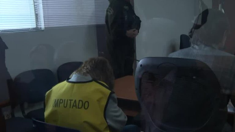 Amplían detención de madre acusada de doble parricidio en Chiguayante