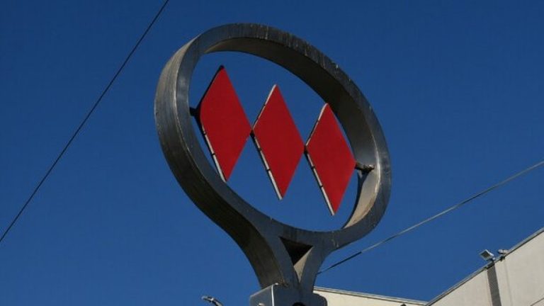 Metro de Santiago informa normalización del servicio en Línea 1 tras cierre de estaciones