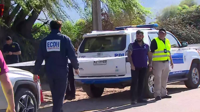 Encuentran torso al interior de una maleta en canal de regadío de Pudahuel
