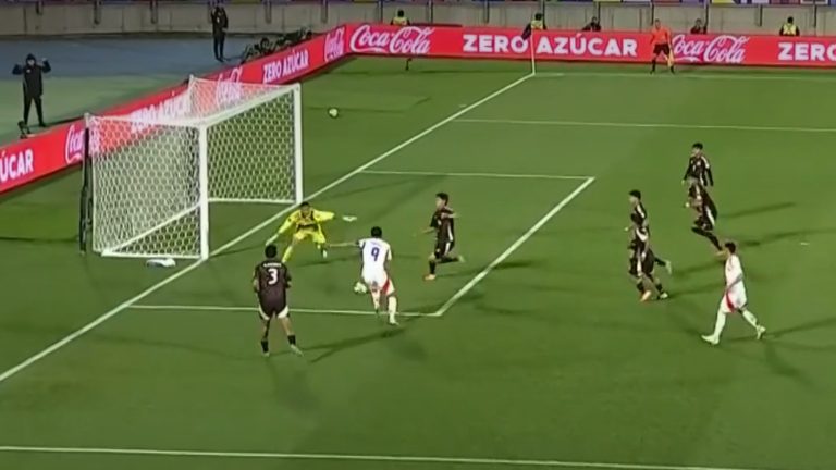 Primero Millán y luego Rossel: El arquero de México se lució ante Chile