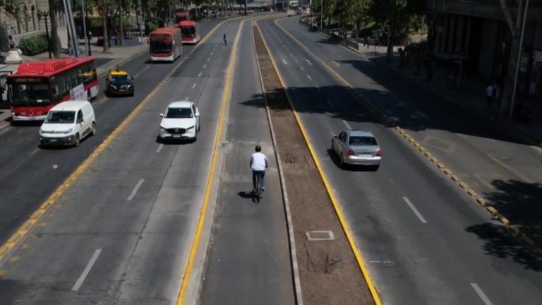 Así es la nueva ciclovía del Eje Alemeda: Estará operativa en pocas semanas