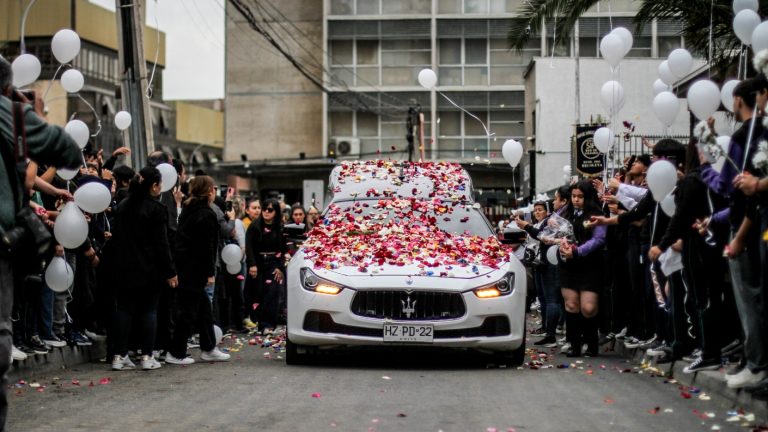 “Hemos sentido apoyo y cariño”: Así fue la masiva y emotiva despedida a Esteban Hermosilla, niño fallecido en Recoleta