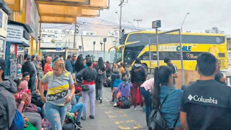 Impacto en Iquique: Recién nacido fue abandonado en terminal de buses