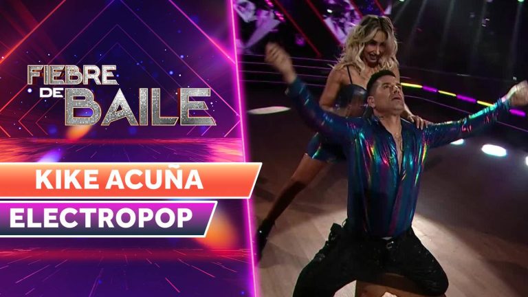 ¡UN BAILE QUE GUSTA! Kike Acuña se lució con colorido vestuario y divertida coreografía de Rauw Alejandro