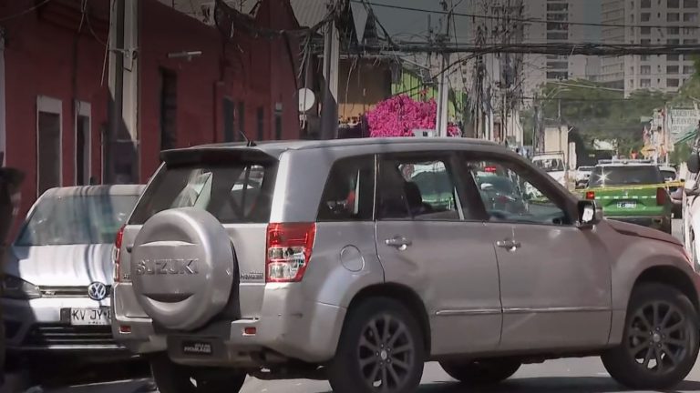Vehículo tenía encargo por robo: Carabineros disparan a conductor que huyó e intentó atropellar a funcionarios
