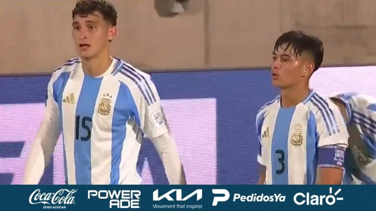 Argentina amplía la ventaja: Tomás Pérez apareció en el área y puso el 2-0 ante Australia