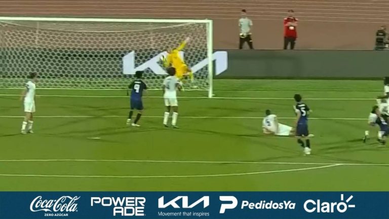 ¡Casi botan el arco! El palo salvó en dos ocasiones a Francia ante un tremendo Japón