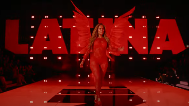 Así fue la aplaudida presentación de Karol G en el Victoria’s Secret Fashion Show