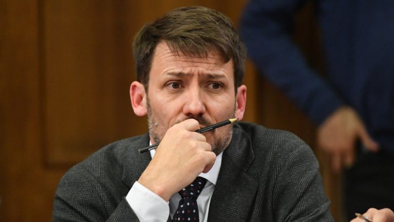 Ministro Pardow por error en cuentas de luz: “Es grave y tendrá las consecuencias correspondientes”