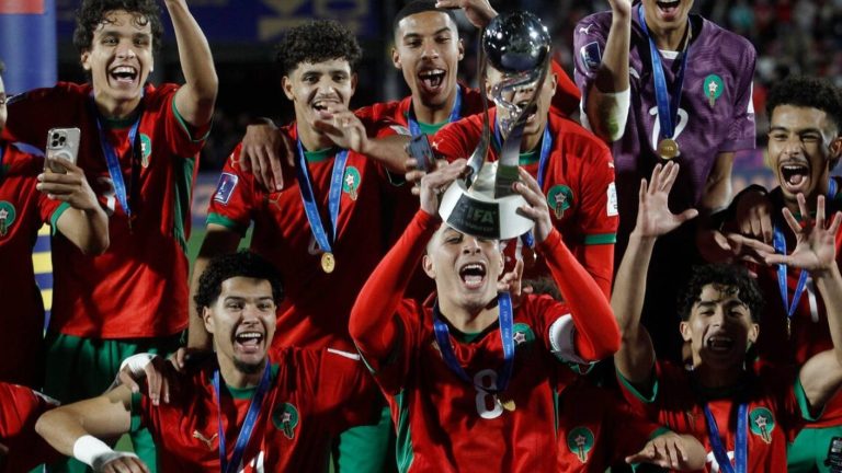 Quedará en la memoria: El momento en que Marruecos levanta el ansiado trofeo del Mundial Sub 20