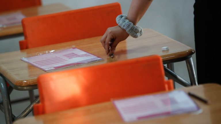 No llegaron los examinadores: Aplicación del Simce se reprogramará en algunos colegios y anuncian sanciones