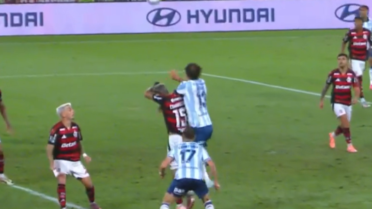 Polémica en Flamengo vs Racing: Gol anulado a La Academia desata furia de los jugadores