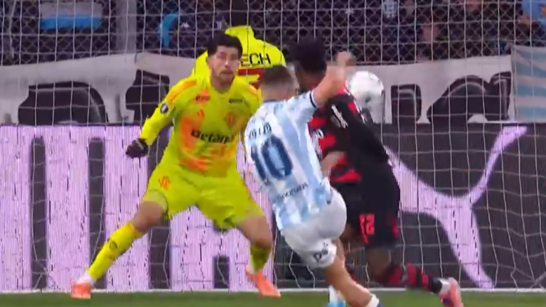 Vale una final: La espectacular atajada de Agustín Rossi que le permitió a Flamengo eliminar a Racing