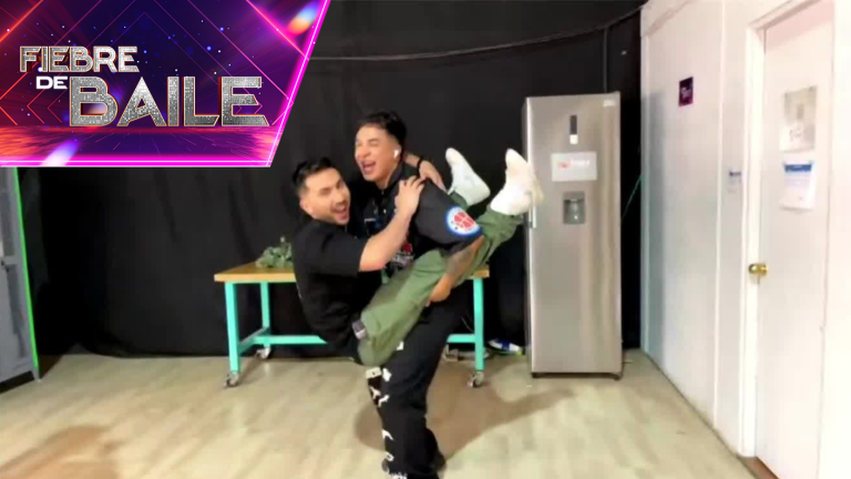 ¡CON DEDICATORIA INCLUIDA! Luis Jara Jr. se lució con sorprendente paso para react de Fiebre de Baile