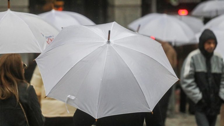 Podrían volver las lluvias: Así variarán las temperaturas hasta el fin de semana en Santiago