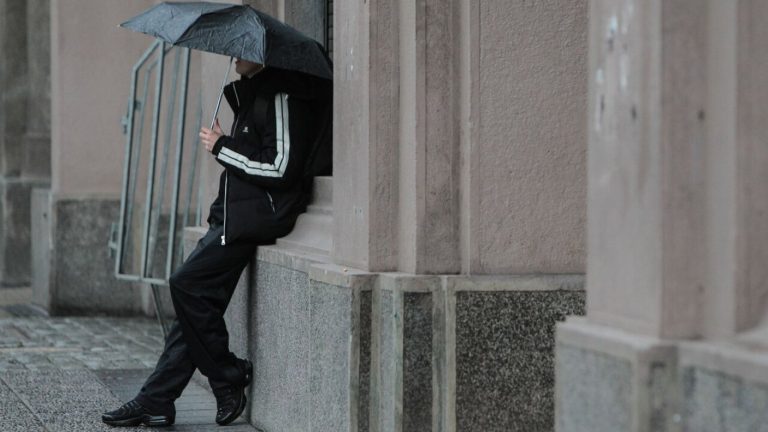 A esta hora podría empezar a llover en Santiago: Consulta las comunas que tendrán gotitas este viernes