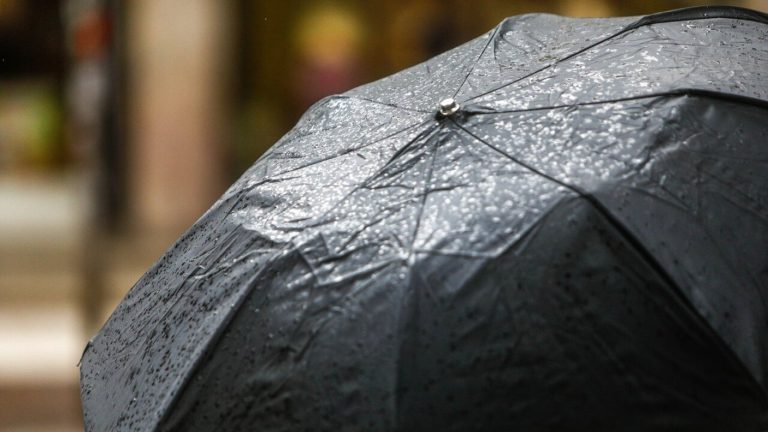 Mucho ojo el sábado: En este sector de Santiago podrían caer gotitas